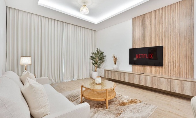 Al Wasl Apartamento | Chic 1BR APT with Pool, Gym & Kid's Playground