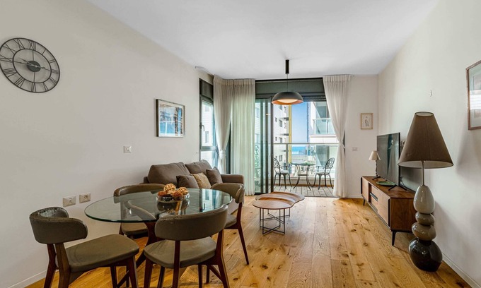 Tel Aviv Promenade Apartamento | Chic 1BR Ben Yehuda by Holiday Rentals SAFE ROOM