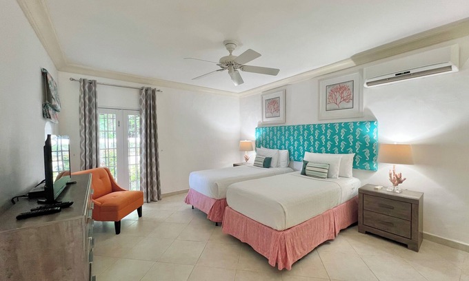 Porters Complejo | Chic 2 bedroom 2 bathroom groundfloor beachfront unit, pool tennis WiFi GB110