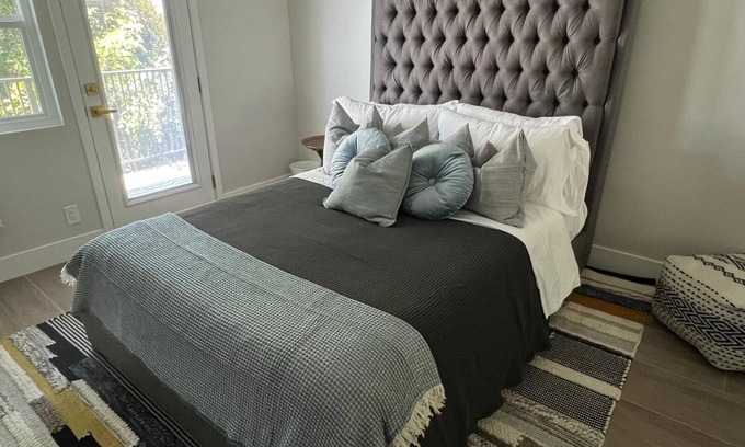 Downtown Los Angeles Apartamento | Chic 2-bedroom apartment with WiFi, fitness room in wonderful Los Angeles