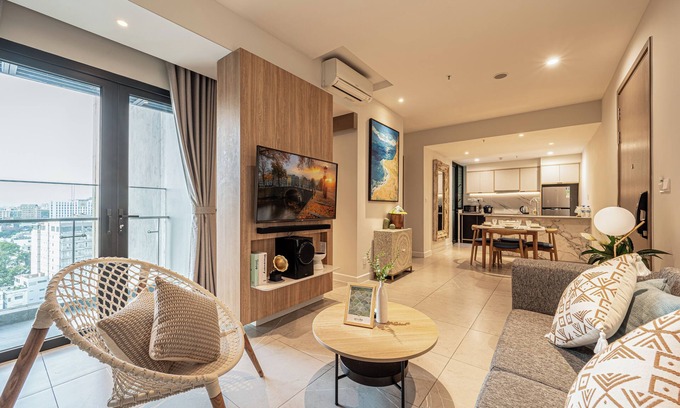 District 4 Apartamento | Chic 2-bedroom apartment with Pool & Gym in enchanting Saigon