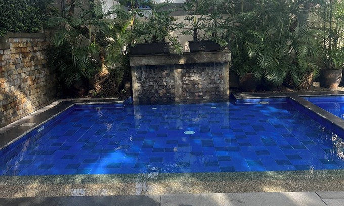 Bagong Lipunan Ng Crame Condominio | Chic 2-bedroom condo with WiFi, fitness room and Pool in vibrant Quezon City