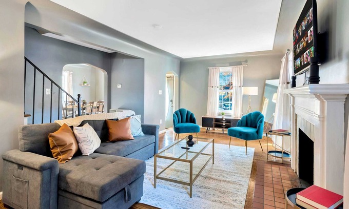 Grosse Pointe Casa | Chic 2-Story Brick House w/ Office Space