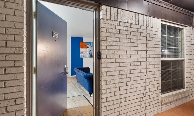West Campus Apartamento | Chic 2BR Central ATX near UT