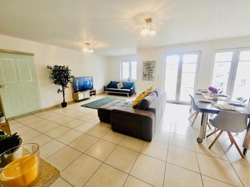 Gare Apartamento | Chic 2BR easy access to the train station-2b