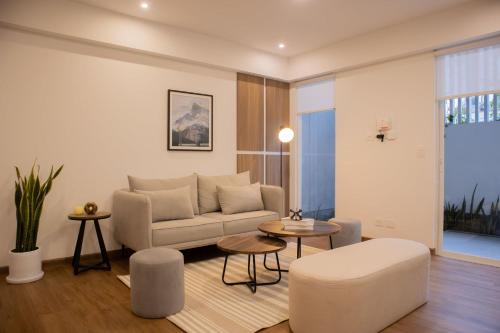 Armendariz Apartamento | Chic 2BR Indoor Terrace in Miraflores