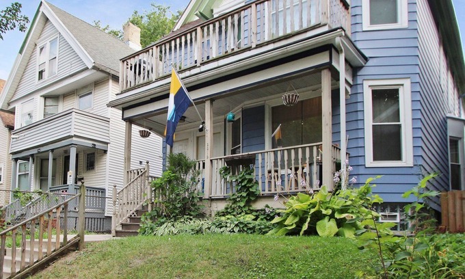 Milwaukee Apartamento | Chic 2BR & PKNG Mins to Downtown, Fiserv, Brewers Rave, St. Lukes, & Froedtert