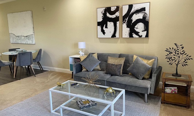 Santa Clara Apartamento | Chic 2BR W/balcony, GREAT location 2FREEParking