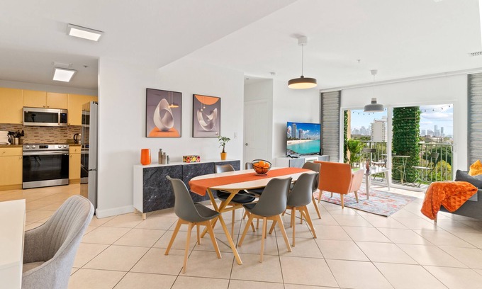 Coral Way Condominio | Chic 2BR2BA Apt Near Coral Gables