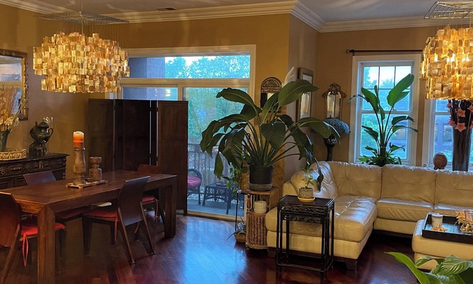Oakland Condominio | Chic 3-bedroom condo in North Kenwood, Hyde Park with Elevator!