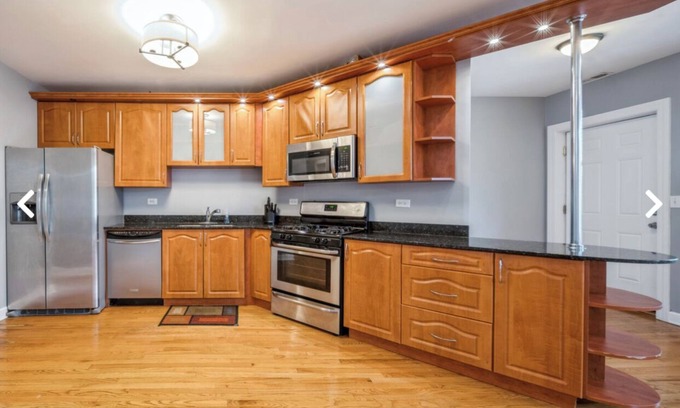 Woodlawn Condominio | Chic 3-bedroom well-appointed condo near University of Chicago and Lakeshore
