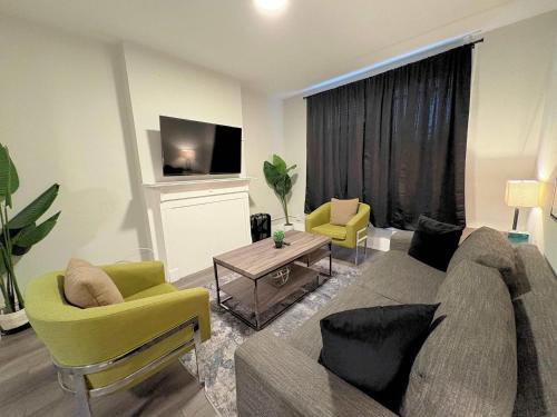 Sheffield and DePaul Apartamento | Chic 3BR Hideout in Lincoln Park - Lincoln 3