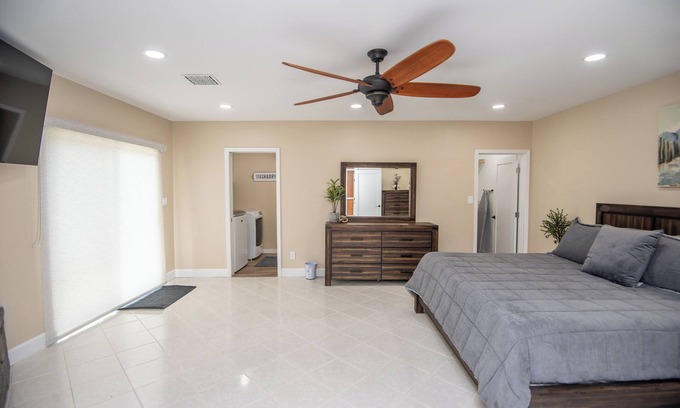 Yuma Townsite Casa | Chic 4-Bed Mid-Century: Arizona Getaway for your family/group