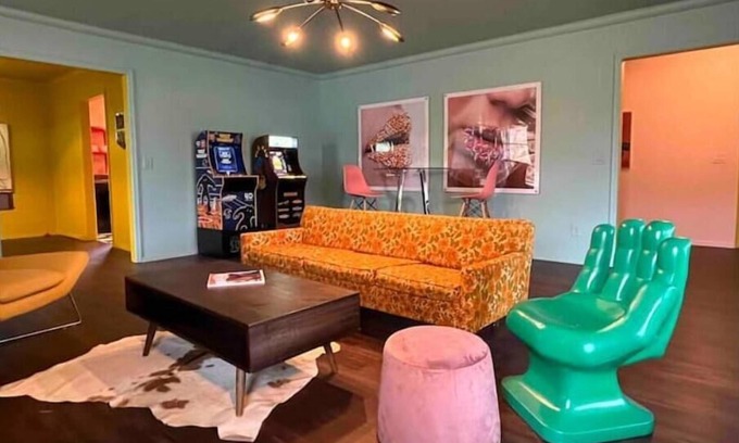 Central Oklahoma City Casa | Chic 50s Time Capsule Downtown/OU Med/OK Capitol