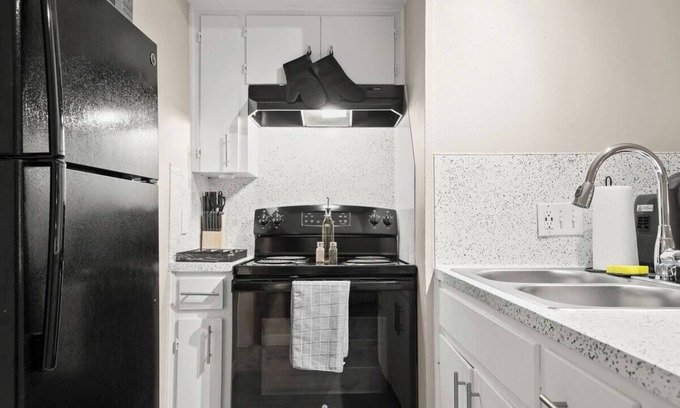 Allandale Apartamento | Chic and Cozy Loft near Q2 Stadium & North ATX