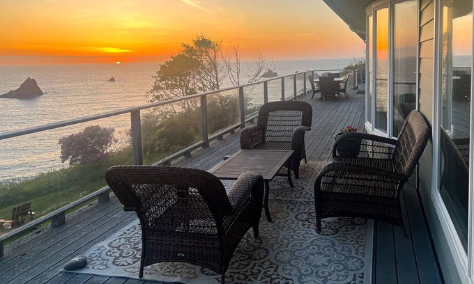 Trinidad Casa | Casa elegante y grande con bañera de hidromasaje privada, vistas al océano y la playa, acceso a la playa y más