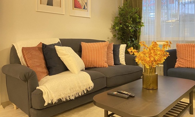 Osmanbey Apartamento | Chic and Roomy Flat Near City's Nisantasi Mall