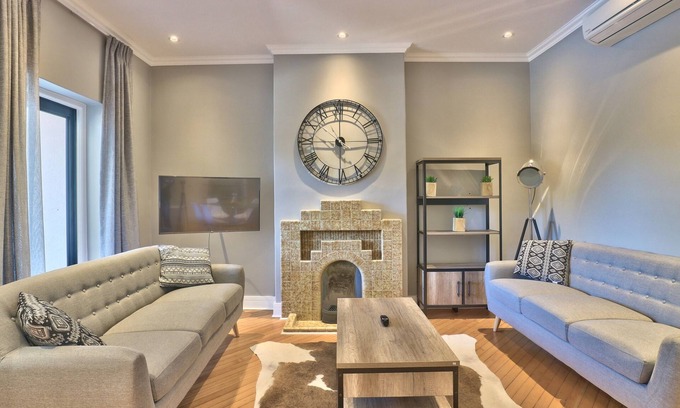 Green Point Apartamento | Chic Apartment | Balcony | Fast WiFi | Pool Access