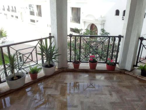 Ain Diab Apartamento | Chic Apartment in Casablanca with Shared Pool - 100 sqm