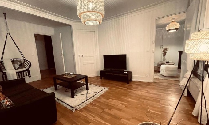 Madeleine Apartamento | Chic Apartment on the famous shopping Rue du Faubourg Saint-Honoré street