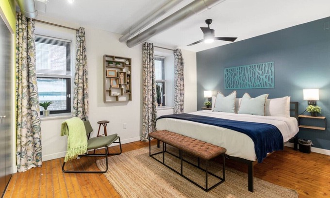 Old City Apartamento | Chic Apartment with King Bed in Old City
