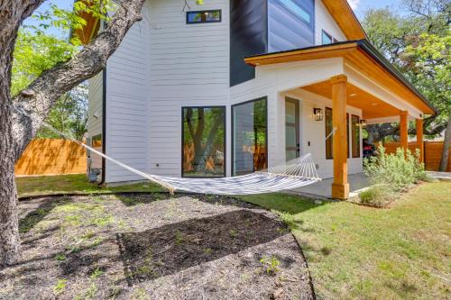 South Manchaca Casa | Chic Austin House with Spacious Backyard and Hammock