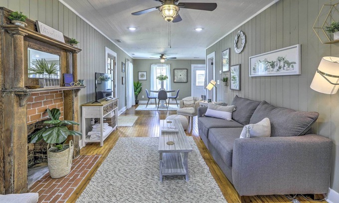 Carrollton Cabaña | Chic Carrollton Cottage w/ Updated Interior!