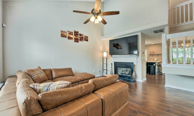 Charlotte Casa | Chic Charlotte Townhome w/ Community Pool