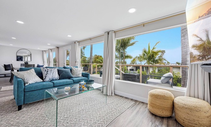 Solana Beach Condominio | Chic Coastal Home w/ Yard in Prime Location – Walk to Beach, Shops. Pet-Friendly