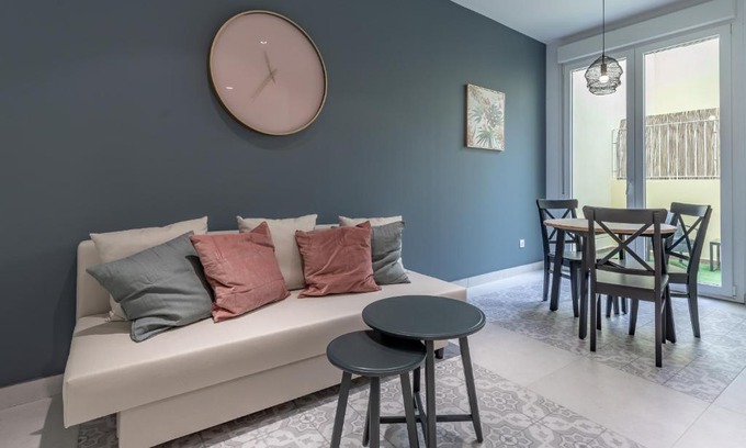 La Petxina Apartamento | Chic & Comfortable Apartment, Private Terrace