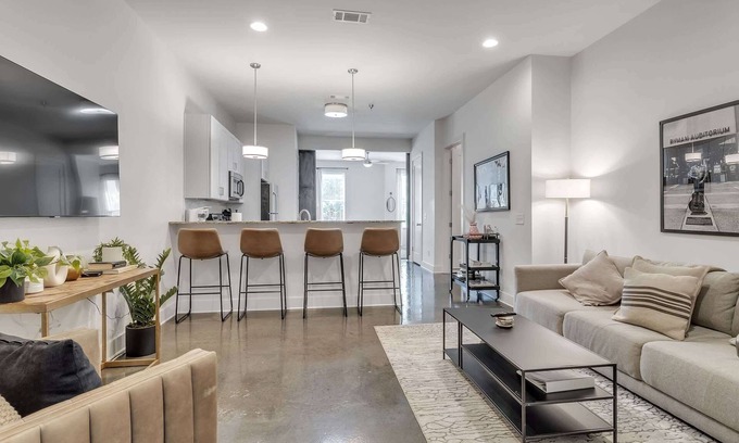 West End Condominio | Chic Condo for 4 Near West End