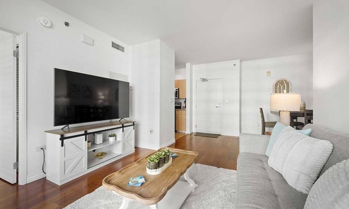 Downtown San Diego Condominio | Chic Condo in Little Italy