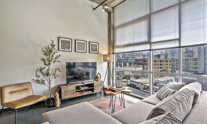 Edgehill Apartamento | Chic Condo in The Gulch!