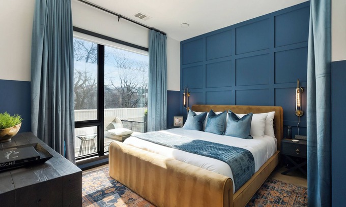 Eighth Avenue Condominio | Chic Condo with Pool, Walking distance to Broadway!