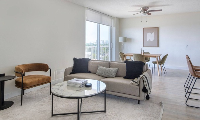 West Little Havana Apartamento | Chic Coral Gables 2BR w/ Gym, Pool & W/D, nr Shopping, by Blueground