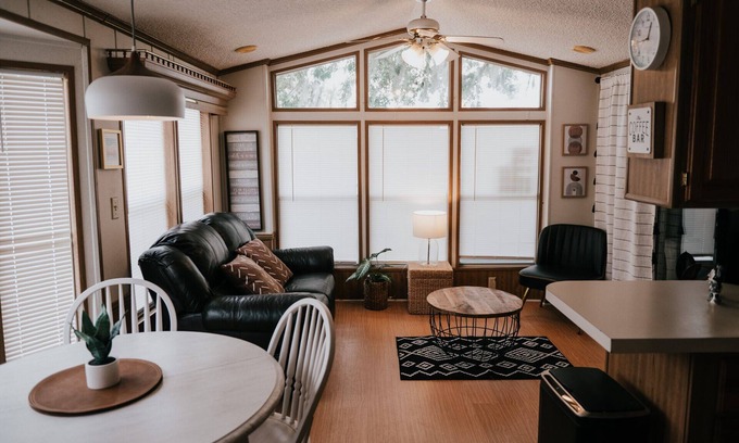 Kissimmee Cabaña | Chic Cottage 15 min from Magic Kingdom, lots of amentities!