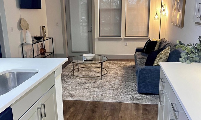 Deep Ellum Apartamento | Chic, Cozy, Comfortable, Luxe 1 bedroom Estate with smart TV’s, Wifi plus more