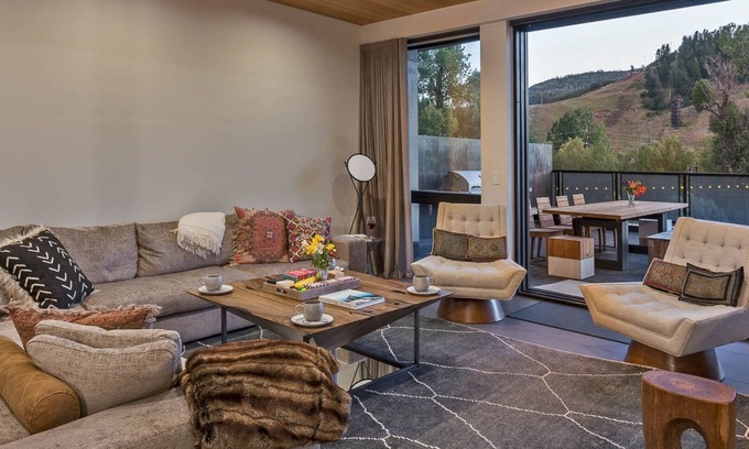Downtown Steamboat Springs Condominio | Chic Downtown Penthouse + Incredible Views + Perfect Location - Butterfly Lofts