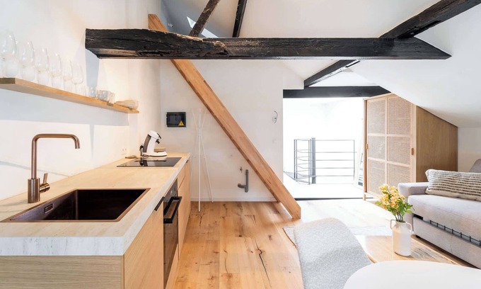 Historisch centrum Apartamento | Chic Duplex Steps from Grote Markt