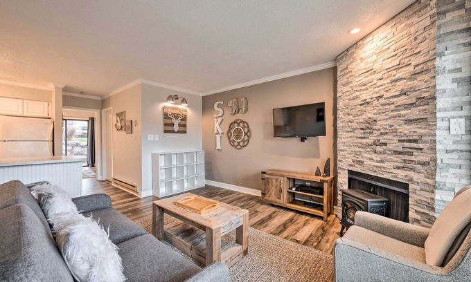 Wolf Creek Condominio | Chic Eden Condo w/ Pool Access < 5 Mi to Ski!
