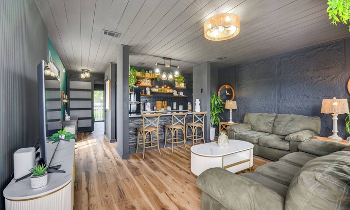 Holiday Beach Condominio | Chic & Elevated Decor: Beachfront PCB Gem w/ Patio