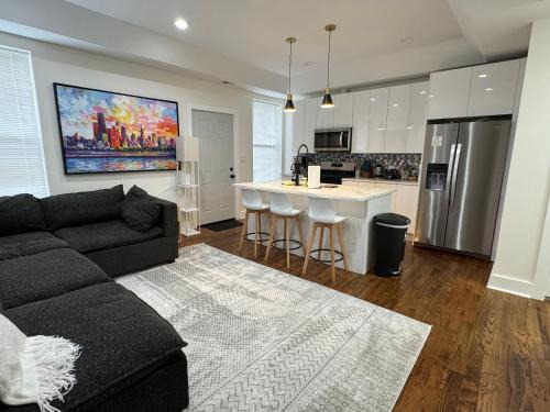Grand Boulevard Apartamento | Chic Euro City Getaway- Close to Downtown