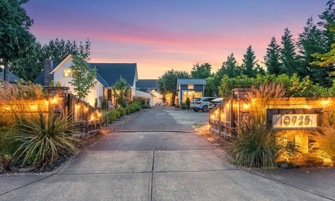 Wilsonville Casa | Chic Farmhouse & Glamp Spot