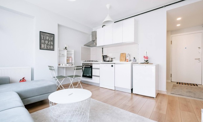 Moda Apartamento | Chic Flat w Balcony 5 min to Moda Coast in Kadikoy