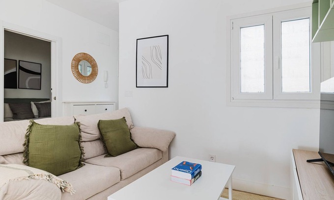 Salamanca Apartamento | Chic Fuente del Berro 1BR w/ Washer, Fully Furnished, by Blueground
