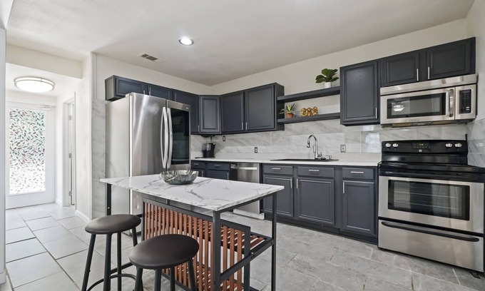 Oak Cliff Casa | Chic Haven: Home away from home!