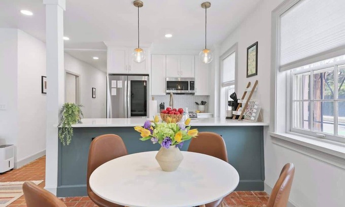 Historic District - North Apartamento | Chic Historic District Retreat | Walk to Forsyth & River Street