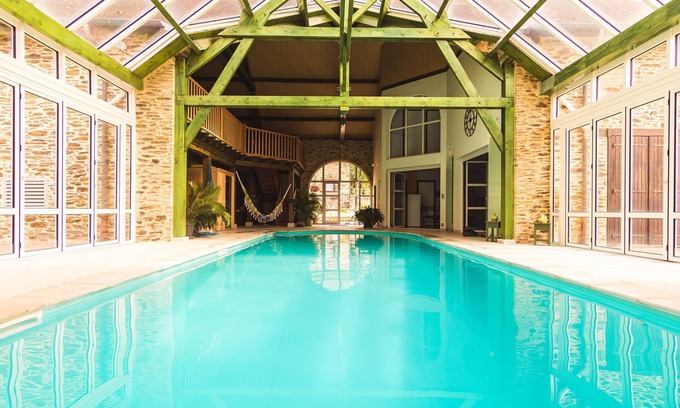 Segur-le-Chateau Casa | Elegante casa de vacaciones con piscina