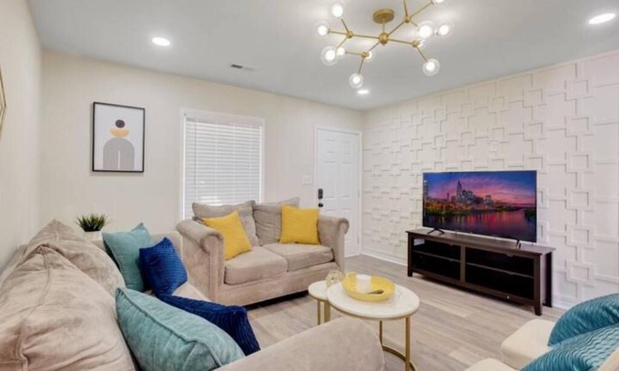 Southeast Raleigh Casa | Chic home w king bed in Raleigh