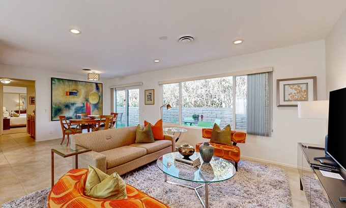 Twin Palms Condominio | Chic home with mountain views, patio area & grill, shared pool/hot tub